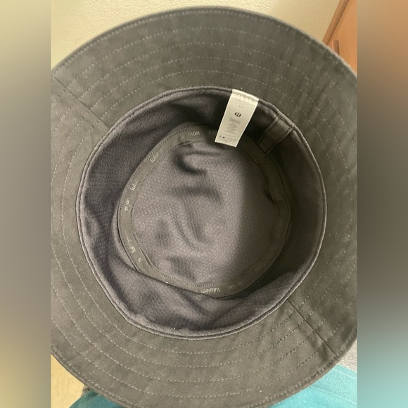 Lululemon Black Bucket Hat - Picture 4 of 4